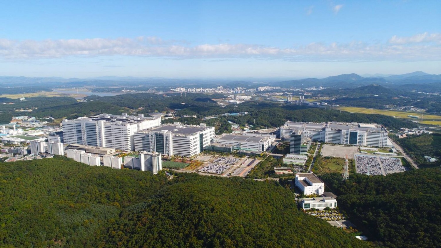 LG디스플레이, 中 떠나더니 국내 컴백…OLED 1.26조 베팅