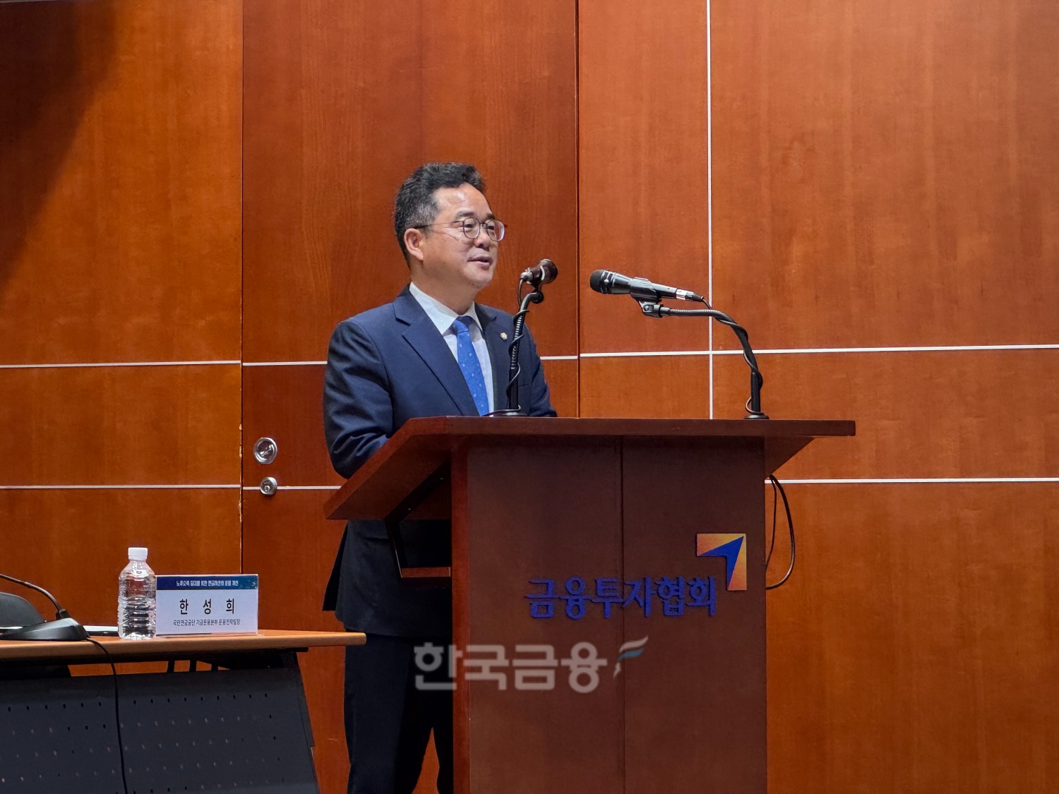 17일 서울 여의도 금융투자센터에서 열린 「노후소득 증대를 위한 연금자산의 운용 개선」 정책 심포지엄에 참석한 민병덕 더불어민주당 의원이 발언하고 있다. / 사진 = 홍지인 기자