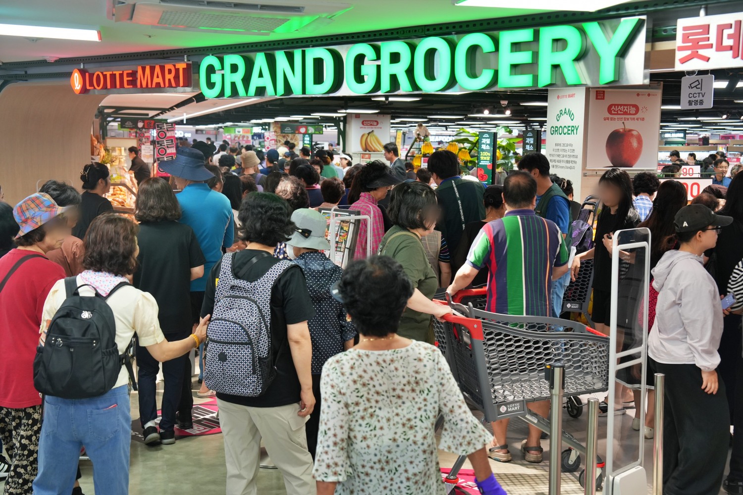 롯데마트 그랑그로서리 오픈런 모습. /사진제공=롯데마트