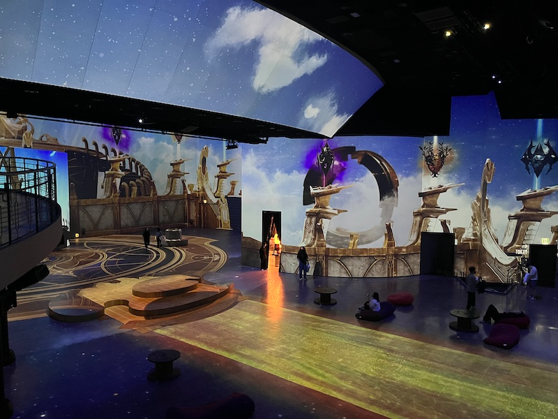 스마일게이트 ‘로스트아크 미디어아트전: 빛의 여정’ 전시 미디어아트 상영관. / 사진=정채윤 기자