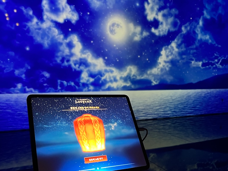 스마일게이트 ‘로스트아크 미디어아트전: 빛의 여정’ 전시 스튜디오 룸. / 사진=정채윤 기자