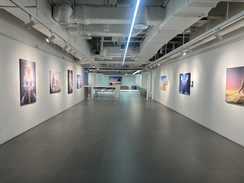 스마일게이트 ‘로스트아크 미디어아트전: 빛의 여정’ 전시 빛의 라운지. / 사진=정채윤 기자