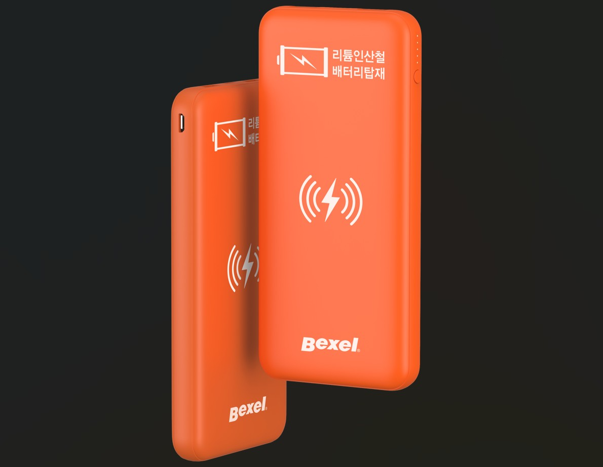 리튬인산철 배터리가 탑재된 휴대용 보조배터리./사진제공=SM그룹