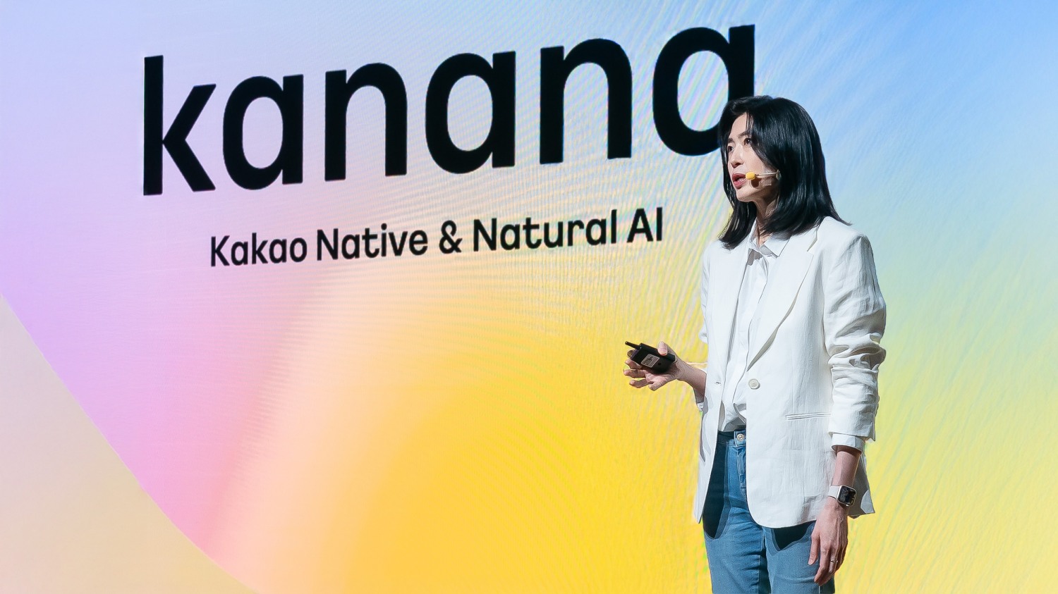 Kakao CEO Chung Shina introduces the new AI service brand “Kanana” at the developer conference if(kakao), held at Kakao AI Campus in Yongin on October 22 last year. / Photo courtesy of Kakao