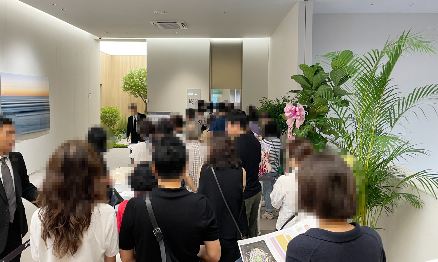 춘천 레이크시티 2차 견본주택을 찾은 방문객들./사진제공=HDC현대산업개발