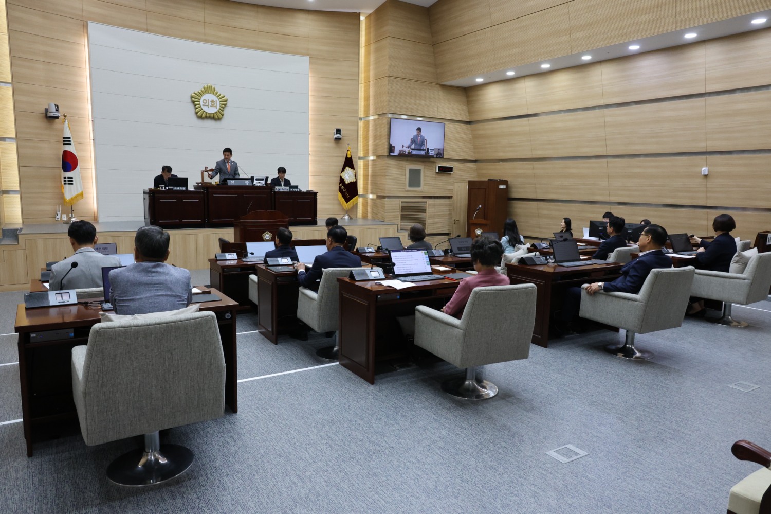 김성철 용산구의회 의장이 본회의를 주재하는 모습./사진제공=용산구의회
