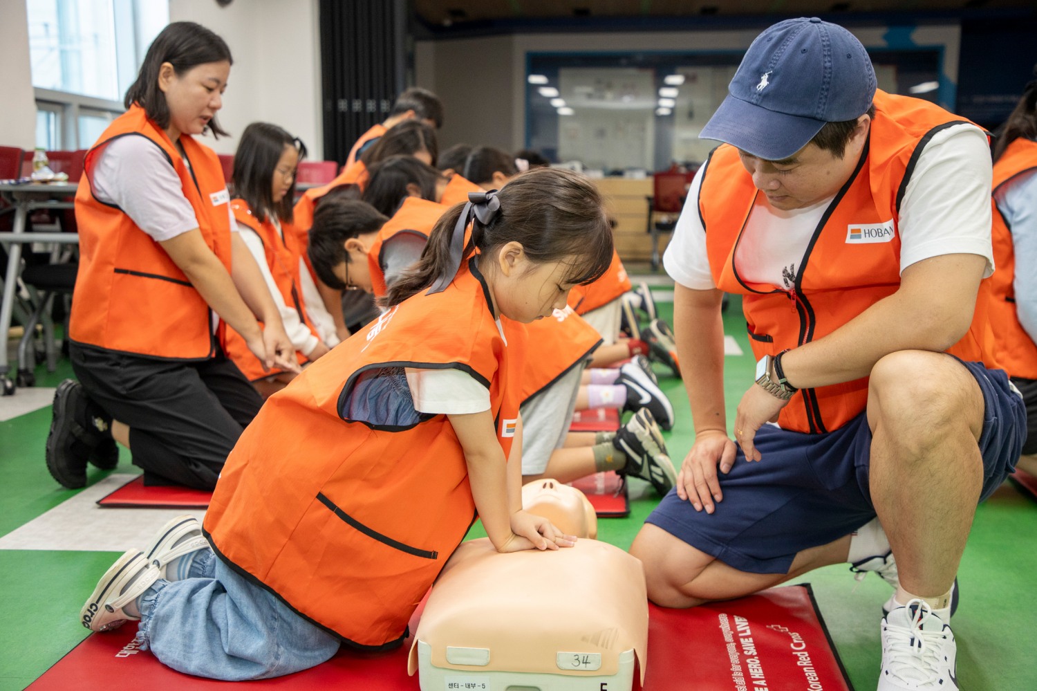 호반그룹 임직원과 가족은 화재 시 대피 및 응급 대응법 등 재난 안전교육을 받았다./사진제공=호반그룹