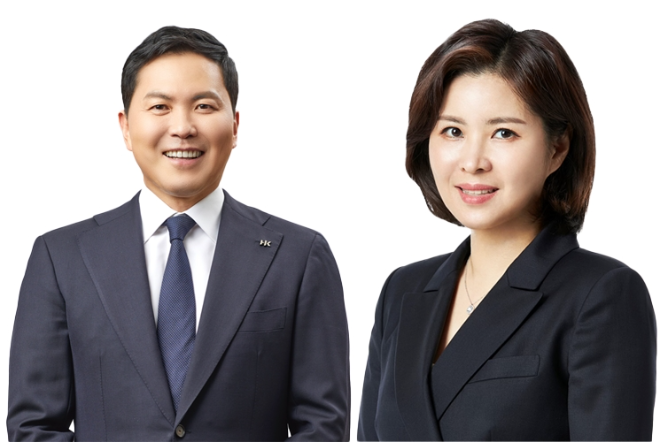 윤상현 콜마홀딩스 부회장(왼쪽)과 윤여원 콜마BNH 대표. /사진=콜마홀딩스