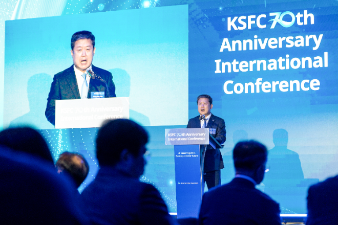 한국증권금융 창립 70주년 기념 글로벌 컨퍼런스가 30일 여의도 페어몬트 앰버서더 호텔에서 국내외 금융당국를 비롯 금융업계 관계자 등 약 250명이 참석한 가운데 성황리에 개최됐다. 김정각 한국증권금융 사장이 개회사를 하고 있다. / 사진제공= 한국증권금융(2025.09.30)