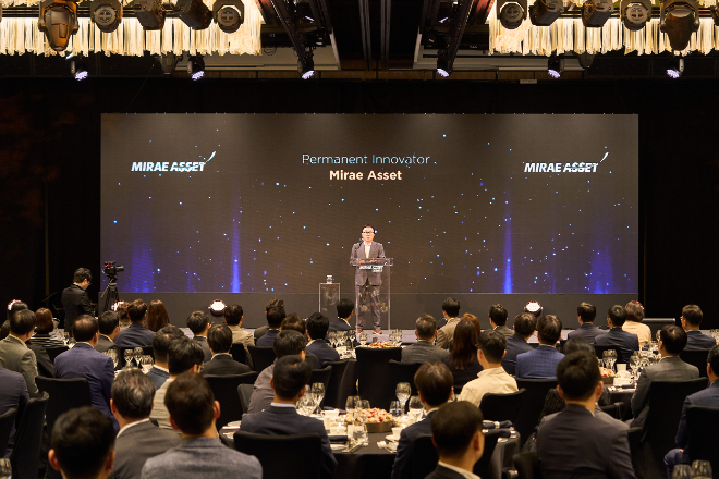 미래에셋그룹 박현주 회장(GSO)이 1일 서울 포시즌스호텔에서 고객자산 1000조 원을 달성을 기념하며 기념연설을 하고 있다. / 사진제공= 미래에셋자산운용(2025.10.01)