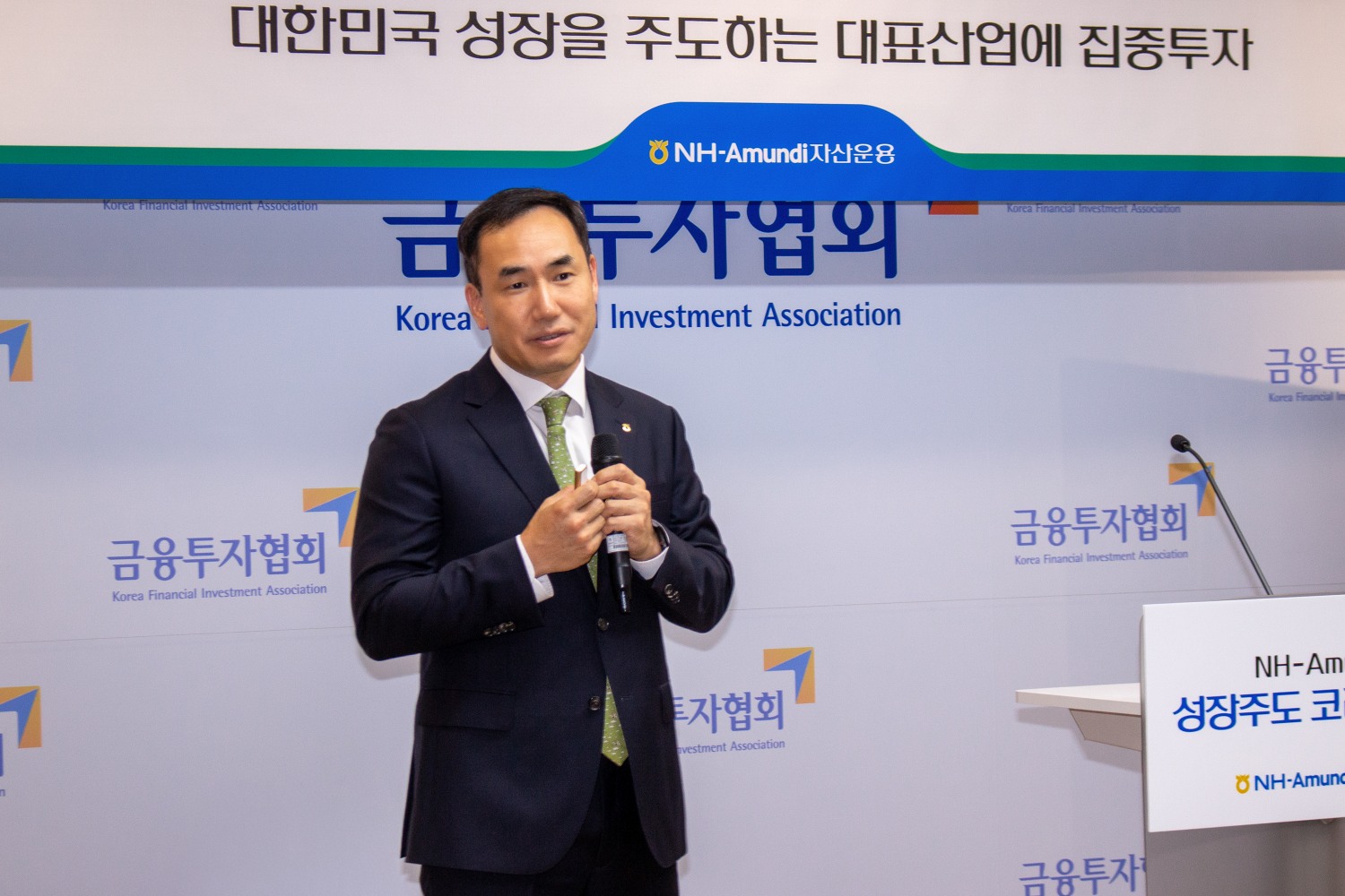 박진호 NH-Amundi자산운용 주식운용부문장이 14일 여의도 금융투자협회에서 열린 성장주도 코리아 펀드 기자간담회에서 발표를 진행하고 있다. / 사진제공= NH-Amundi자산운용(2025.10.14)