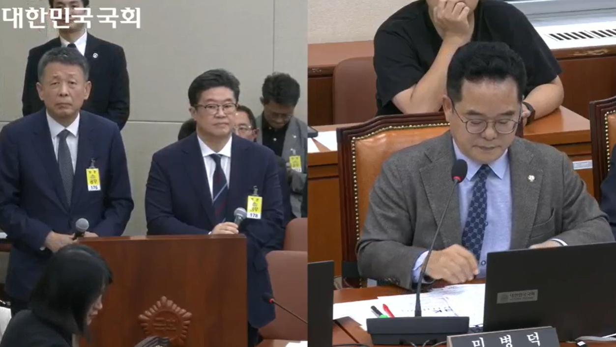 민병덕 의원이 김광일 부회장과 김병주 회장에게 질의하는 모습. /사진=인터넷의사중계시스템