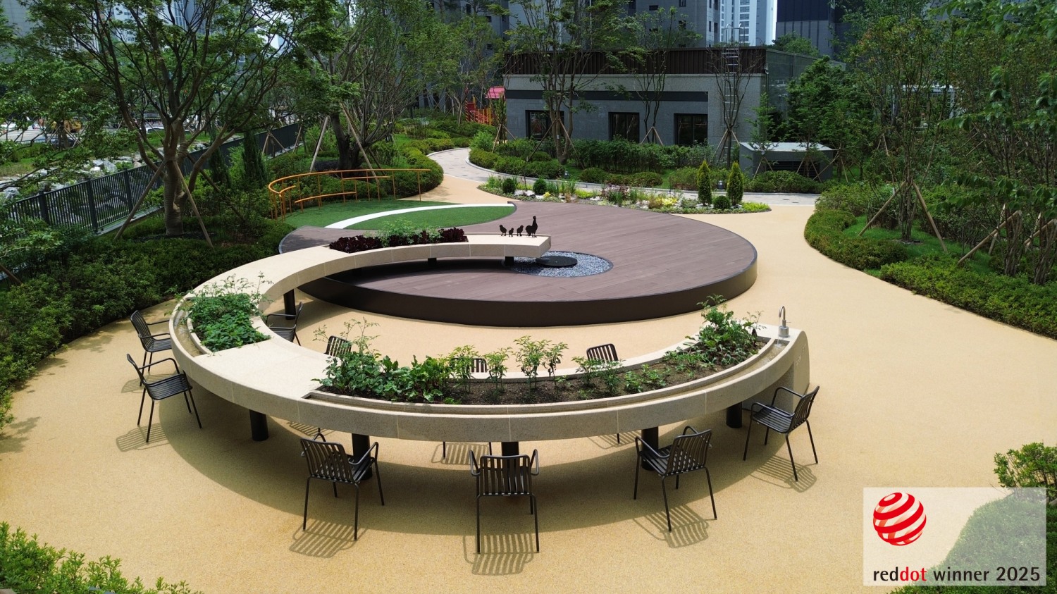 레드닷 디자인 어워드 수상작인 더샵 일산퍼스트월드 팜핏 적용 현장./사진제공=포스코이앤씨