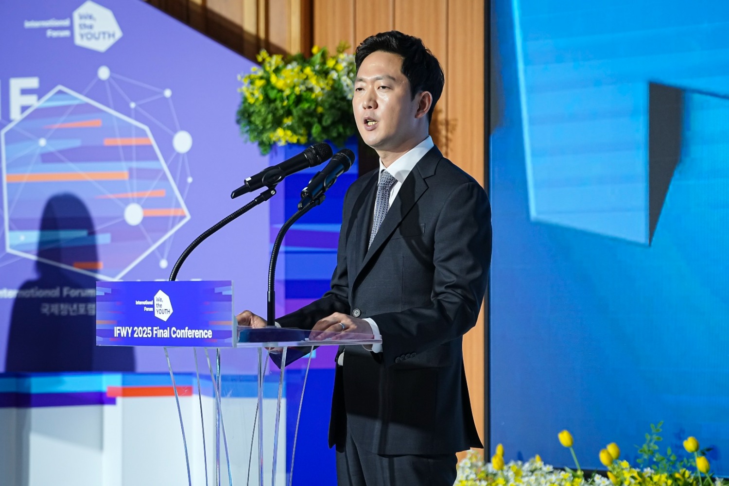 이재상 하이브 대표이사가 국제청년포럼 개막식에서 격려사를 하고 있다. /사진제공=하이브