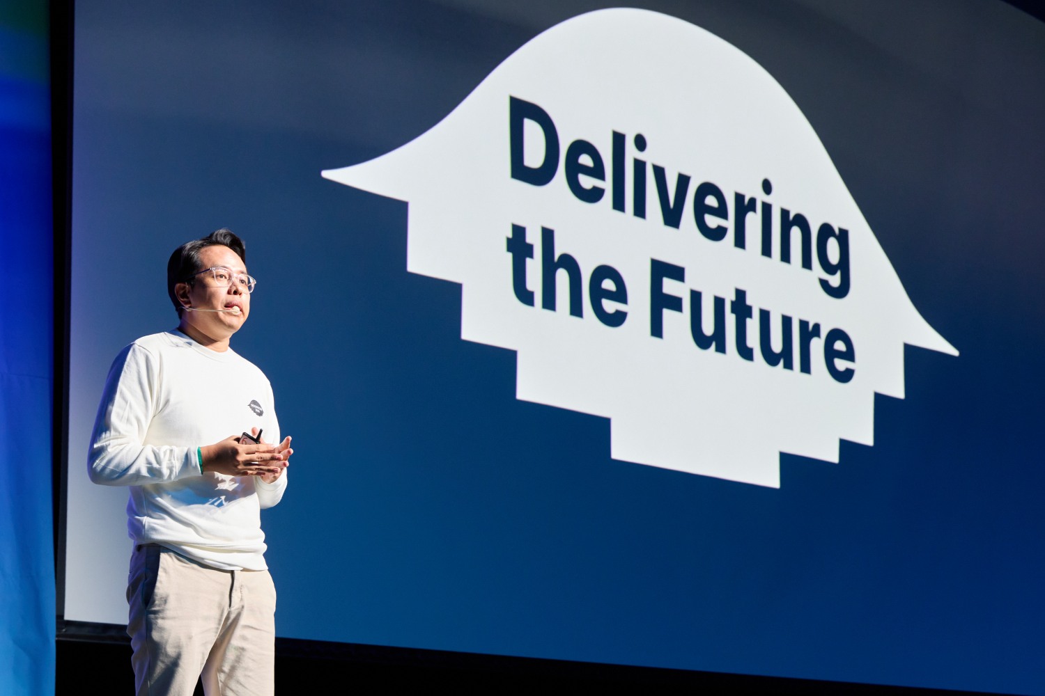 김범석 우아한형제들 대표가 '우아콘 2025'에서 키노트 발표하는 모습. /사진제공=우아한형제들