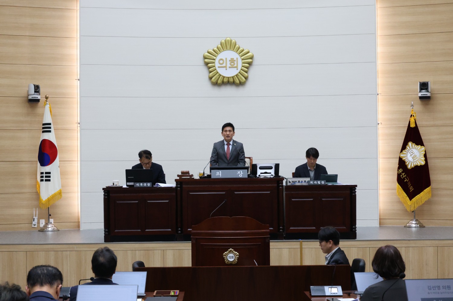 김성철 용산구의회 의장이 본회의를 주재하는 모습./사진제공=용산구의회