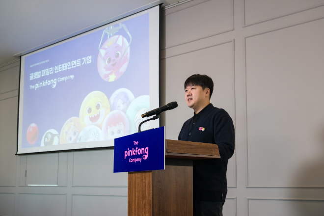 코스닥 상장을 추진 중인 더핑크퐁컴퍼니가 3일 서울 여의도 CCMM에서 기자간담회를 개최했다. 김민석 대표가 기업 비전과 성장 전략 등을 발표하고 있다. / 사진제공= 더핑크퐁컴퍼니, IR큐더스(2025.11.03)