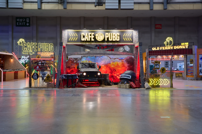 배틀그라운드 IP로 꾸며진 펍지 카페 전경. / 사진=크래프톤