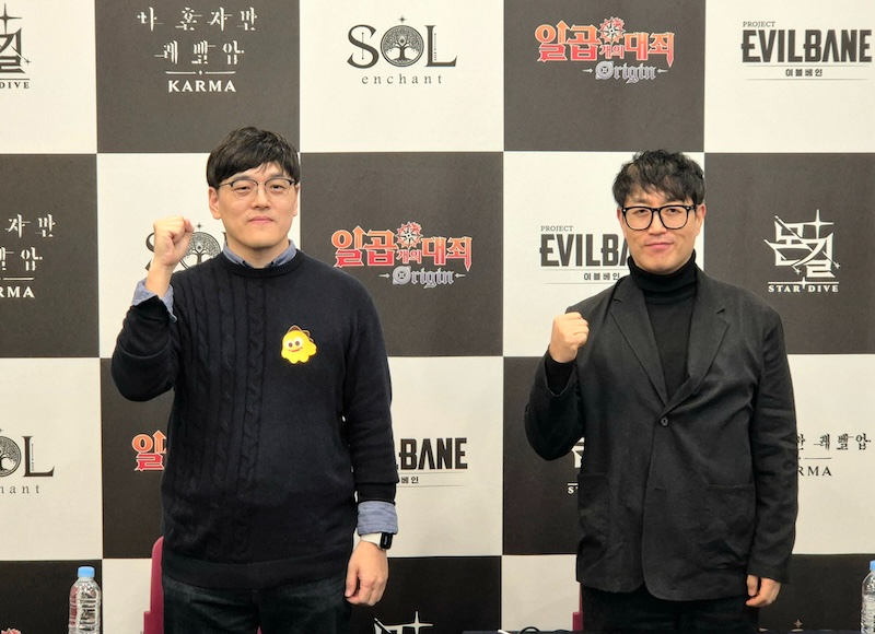 (왼쪽부터) 최동수 넷마블몬스터 기획팀장 이정호 넷마블 사업본부장. / 사진=게임기자단