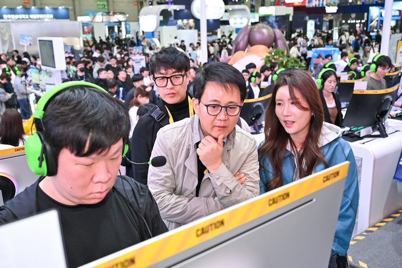 방준혁 넷마블·코웨이 의장이 지난해에 이어 올해에도 ‘지스타’ 현장을 직접 찾았다. / 사진=넷마블