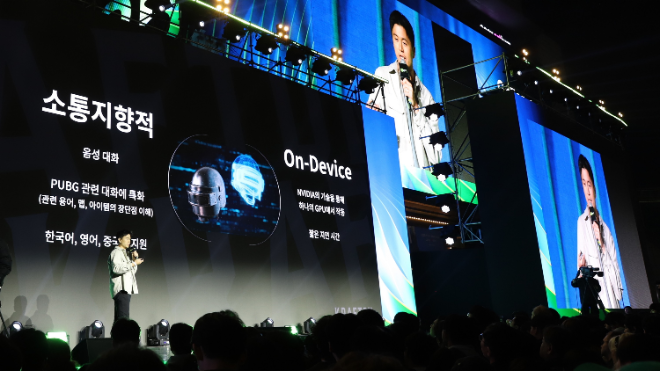 지난달 30일 이강욱 크래프톤 AI본부장이 엔비디아 지포스 게임 페스티벌에서 발표하고 있다. / 사진=크래프톤