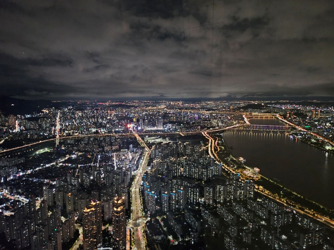 롯데타워에서 바라본 서울 아파트 전경./한국금융신문 조범형 기자