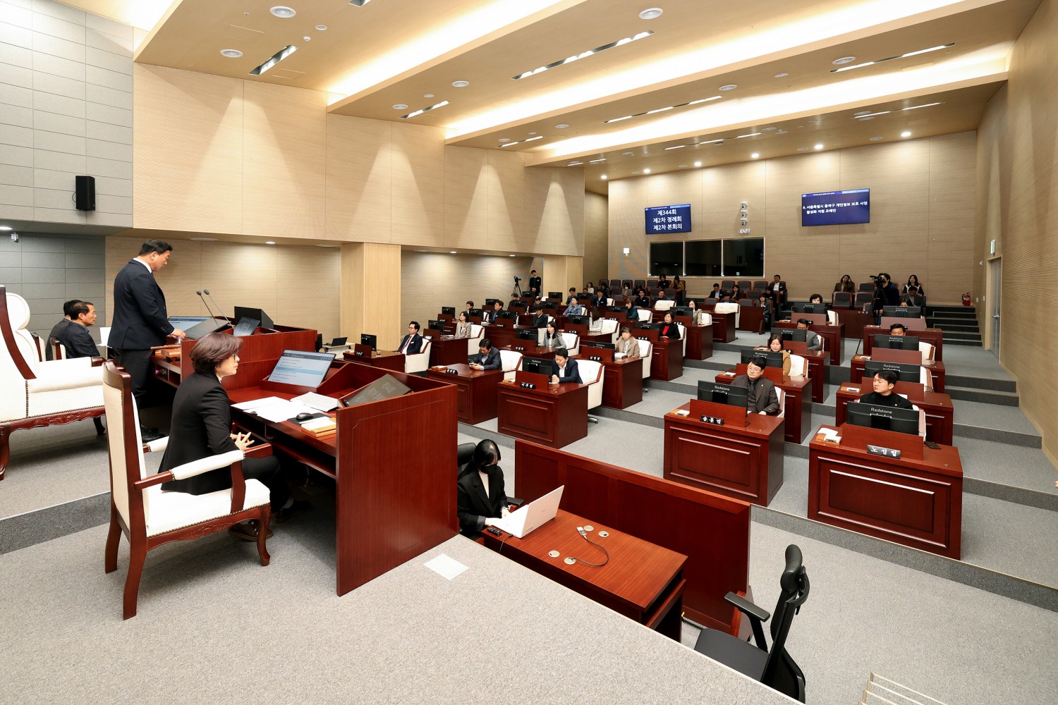 정재천 동작구의회 의장이 본회의를 주재하는 모습./사진제공=동작구의회