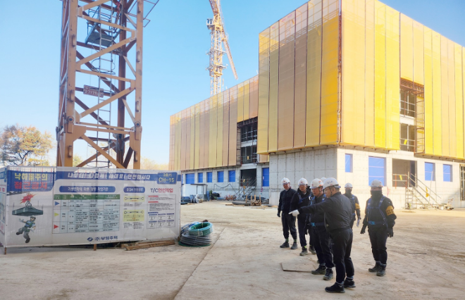 부영그룹이 건설현장에서 안전점검을 하고 있다./사진제공=부영그룹