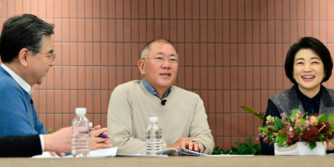 정의선 현대차그룹 회장이 5일 온라인을 통해 2026년 시무식을 개최했다. / 사진=현대차그룹