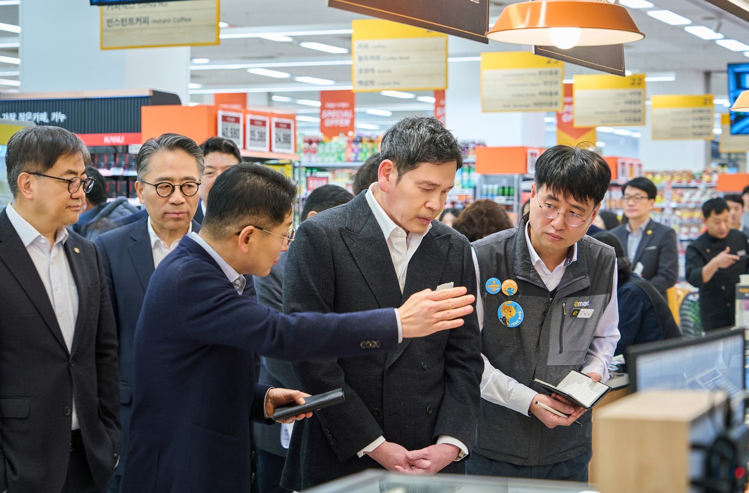 지난 6일 스타필드마켓 죽전점 방문한 정용진 신세계그룹 회장./사진제공=신세계그룹
