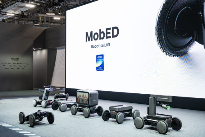 모베드(MobED) 상용화 모델 및 탑 모듈(Top Module) 결합 콘셉트 모델. / 사진=현대차그룹