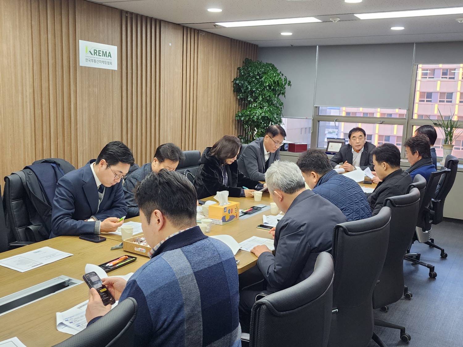 장영호 한국부동산마케팅협회 회장이 정기 이사회 회의를 주재하는 모습./사진제공=한국부동산마케팅협회