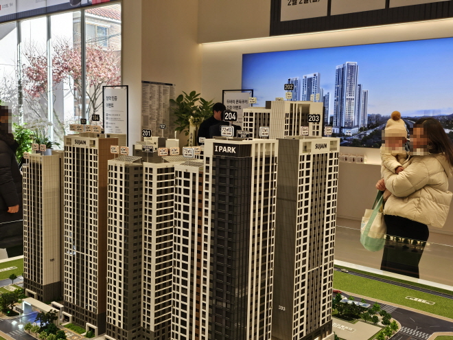 '안양역센트럴아이파크수자인' 견본주택 모형도./한국금융신문 조범형 기자