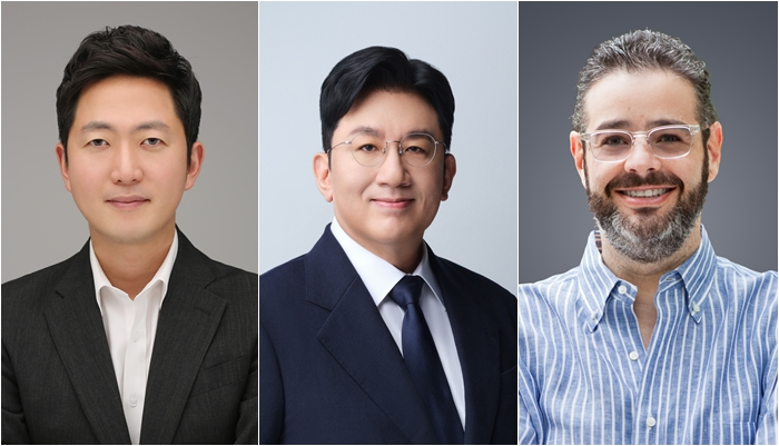 왼쪽부터 이재상 하이브 대표이사, 방시혁 하이브 의장, 아이작 리 하이브아메리카 의장 겸 CEO. /사진제공=하이브