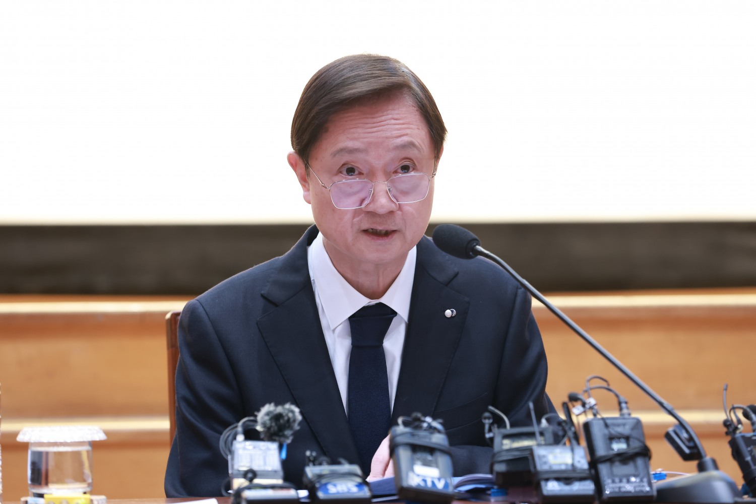 9일 금융감독원 업무보고 기자간담회 후 이찬진 금융감독원장이 기자들과의 질의응답에 답하고 있다. / 사진제공=금융감독