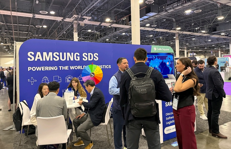 삼성SDS 직원이 매니페스트 2026을 찾은 고객에게 디지털 물류 플랫폼 첼로스퀘어를 소개하고 있다. /사진=삼성SDS