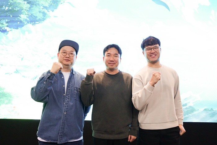 ‘어비스디아’ 미디어 간담회의 발표 및 Q&A 세션에 참석한 (왼쪽부터) 정중재 NHN 게임사업실장, 김원주 링게임즈 PD, 김태헌 링게임즈 개발사업실장. /사진=NHN