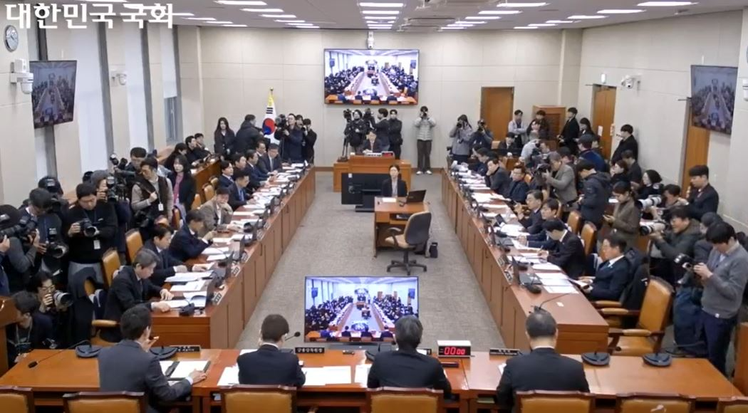 11일 빗썸 오지급 사태 현안질의를 위해 국회 정무위원회 임시회의가 개최됐다. 이날 국회 정무위 소속 의원들과 이찬진 금감원 원장, 권대영 금융위 부위원장, 빗썸 이재원 대표 등이 참석했다. / 사진출처= 국회 인터넷의사중계시스템(2026.02.11) 갈무리