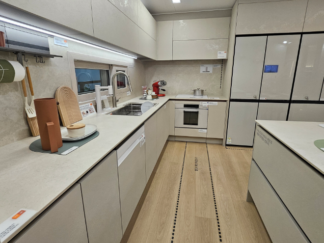 '두산위브 더센트럴 수원' 59A㎡타입 주방 전경./한국금융신문 조범형 기자