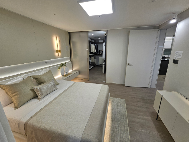 84B㎡타입 안방 전경.84B㎡타입 역시 드레스룸을 비롯해 곳곳에 수납공간을 마련했다./한국금융신문 조범형 기자