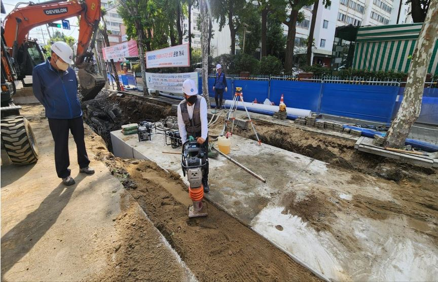 문래동 경인로 77길 일대 하수관로 정비공사 현장./사진제공=영등포구청