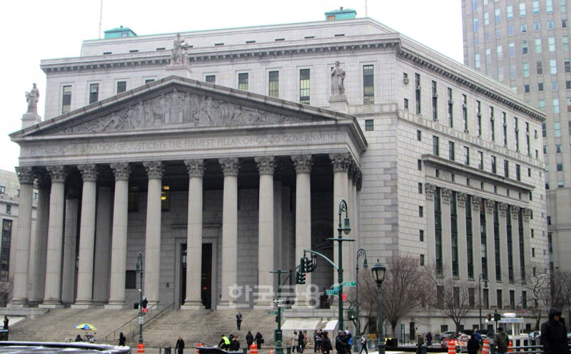 ▲ New York State Supreme Court courthouse at 60 Centre Street on Foley Square in the Civic Center district of Manhattan, New York City (사진: Wikipedia, By Beyond My Ken)