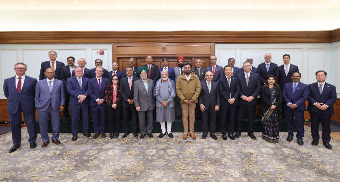 지난 1월 인도 뉴델리 총리 관저에서 ‘글로벌 에너지 리더 라운드테이블(Global Energy Leader Roundtable)’이 개최됐다. HD현대 정기선 회장(뒷줄 오른쪽)과 HD한국조선해양 김형관 대표(앞줄 오른쪽)는 국내 기업인 중 유일하게 인도 나렌드라 모디(Narendra Modi) 총리의 초청을 받아 행사에 참석했다. /사진출처=인도 총리실 홈페이지