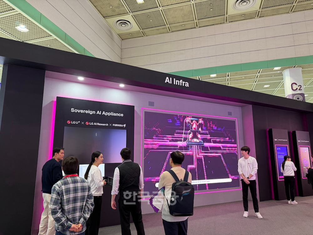 LG유플러스 부스 '소버린 AI 어플라이언스' 설명 구역. /사진=정채윤 기자