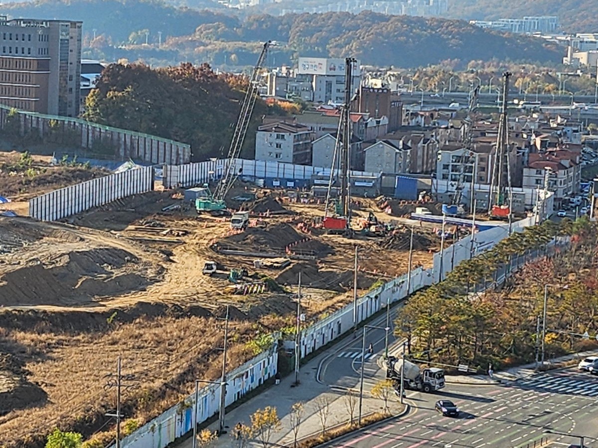 경기도 성남시 인근 신축 아파트 단지 시공 현장./한국금융신문 조범형 기자