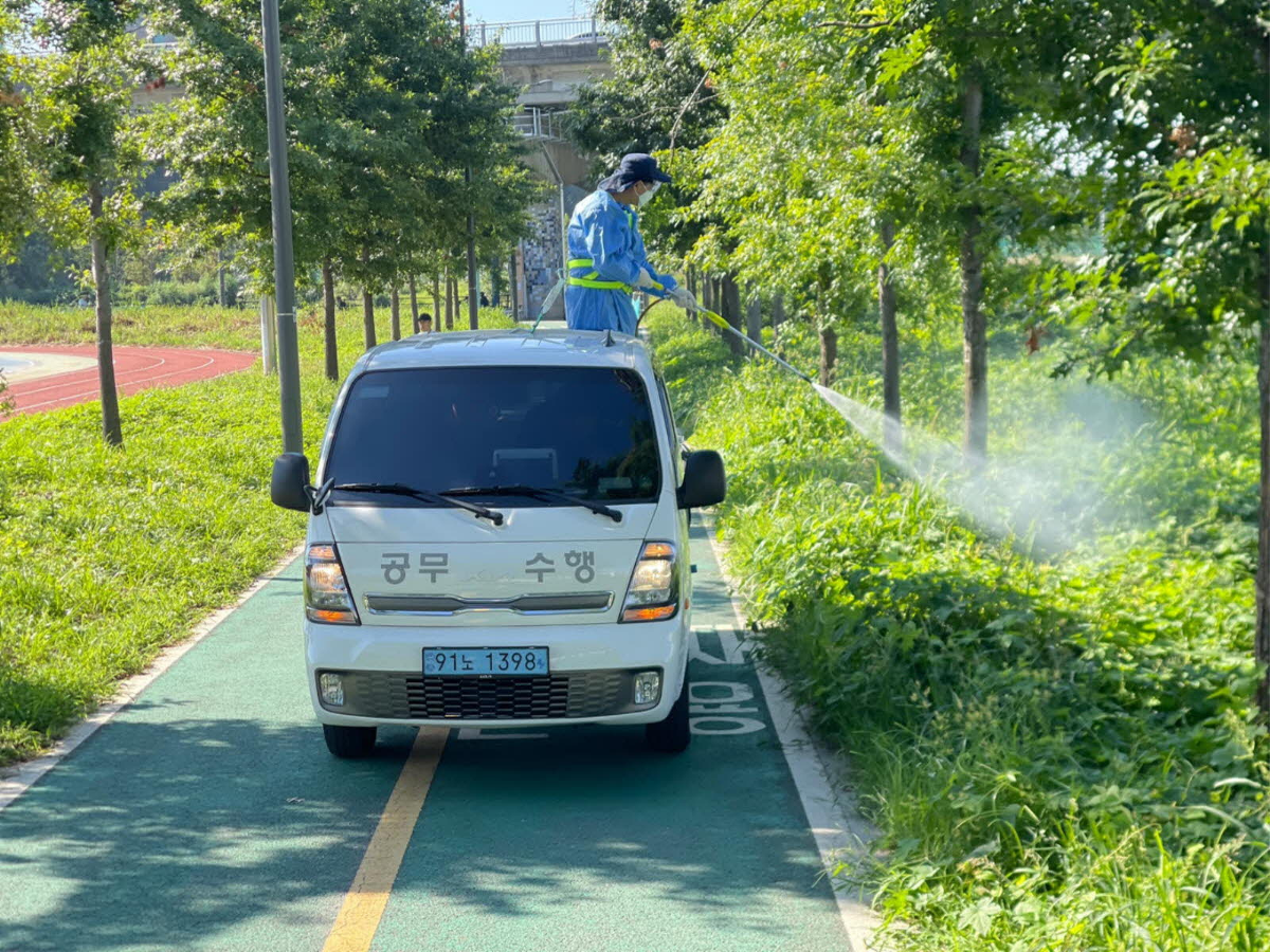 방역을 실시하고 있는 모습./사진제공=영등포구청