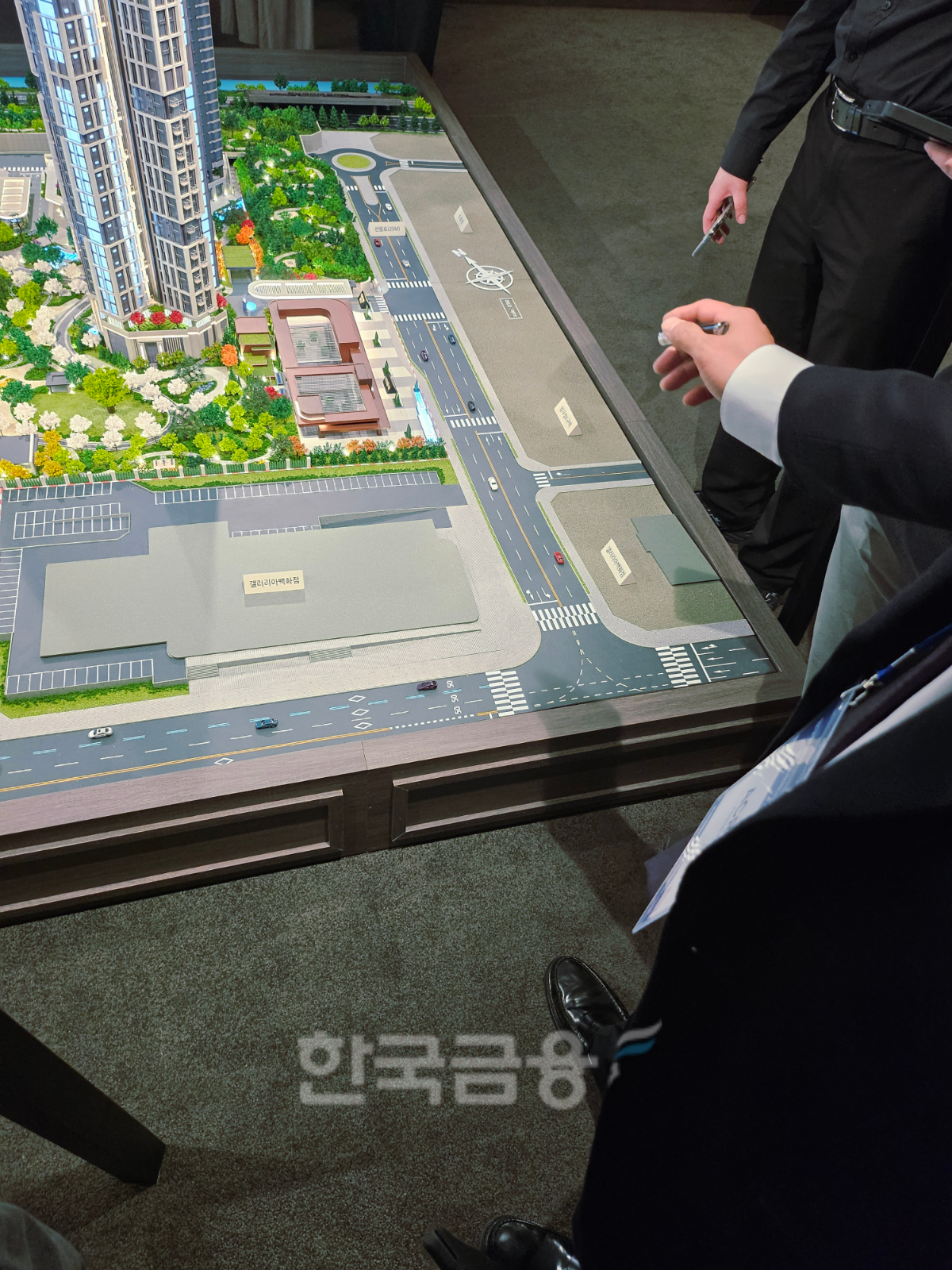 DL이앤씨 관계자는 압구정5구역과 연결될 갤러리아백화점에 대해 '한화갤러리아와 협의가 필요한 사안'이라고 강조했다./사진=조범형 기자