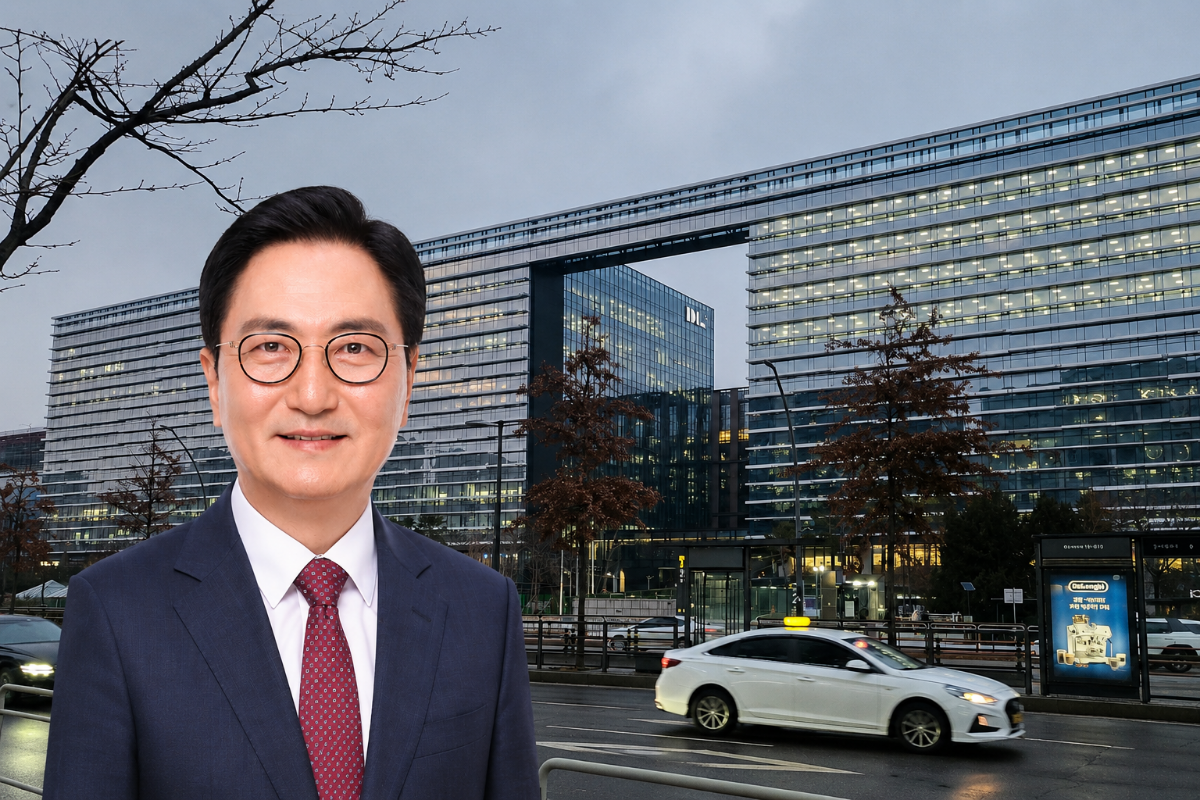 박상신 DL이앤씨 대표이사 부회장과 DL이앤씨 마곡 사옥 전경./사진=AI 합성 이미지