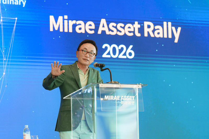 지난 1~3일 강원도 SAGEWOOD홍천에서 열린 ‘Mirae Asset Rally 2026’에서 미래에셋그룹 박현주 회장이 글로벌 ETF 임직원들과 비즈니스 현황을 공유하고 있다. / 사진제공= 미래에셋자산운용(2026.06.04)