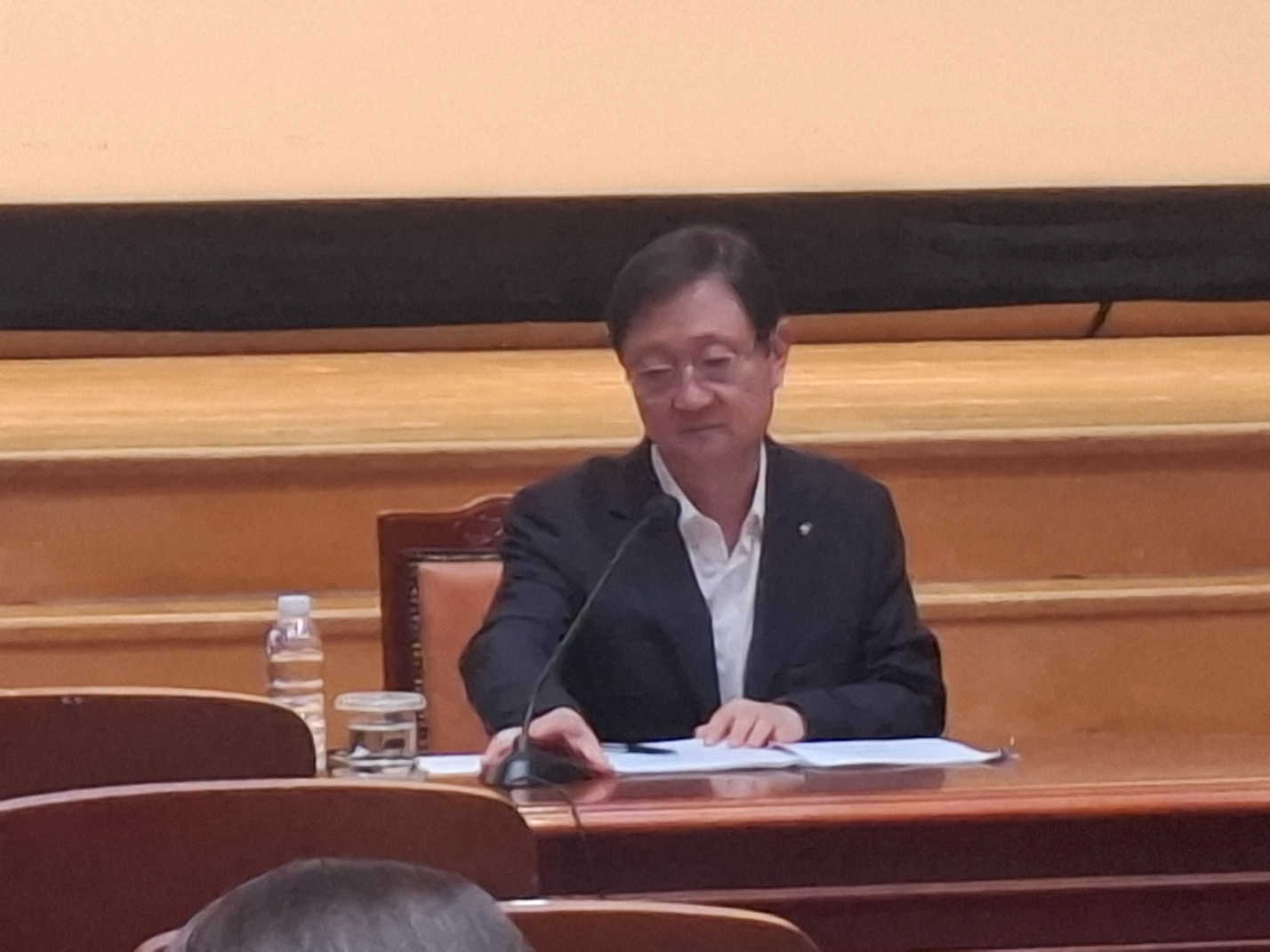22일 오전 금융감독원에서 열린 월례 기자간담회에서 이찬진 금융감독원장이 답변을 준비하고 있다. / 사진=장호성 기자